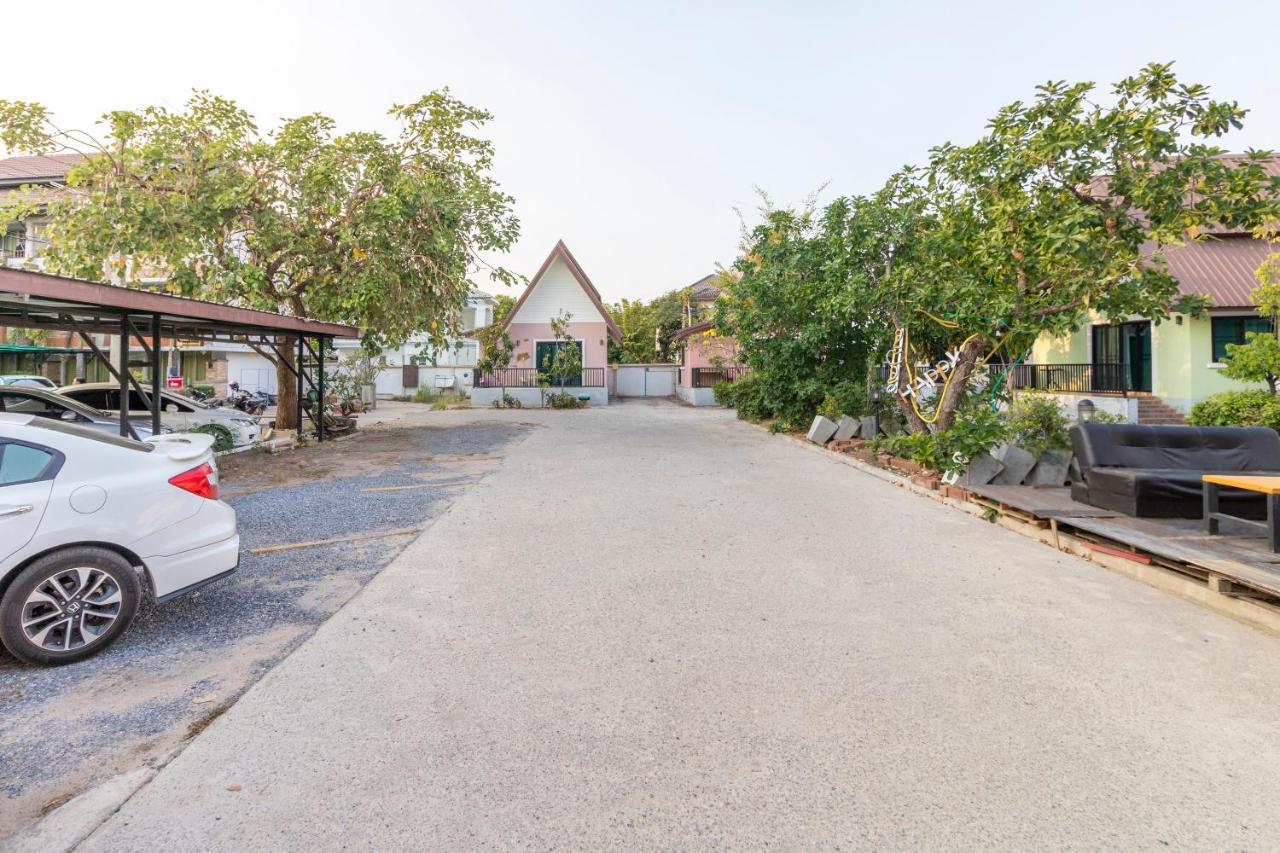 Oyo 798 Reurn Mareena Resort Накхонратчасима Экстерьер фото
